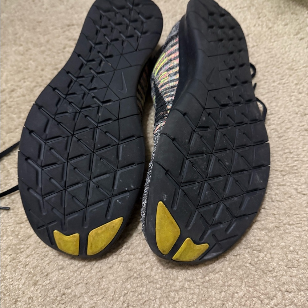 Nike Black and Multicolor Knit Running Shoes - Picture 4 of 8